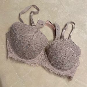 VICTORIA’S SECRET Lavender Rhinestone Bra